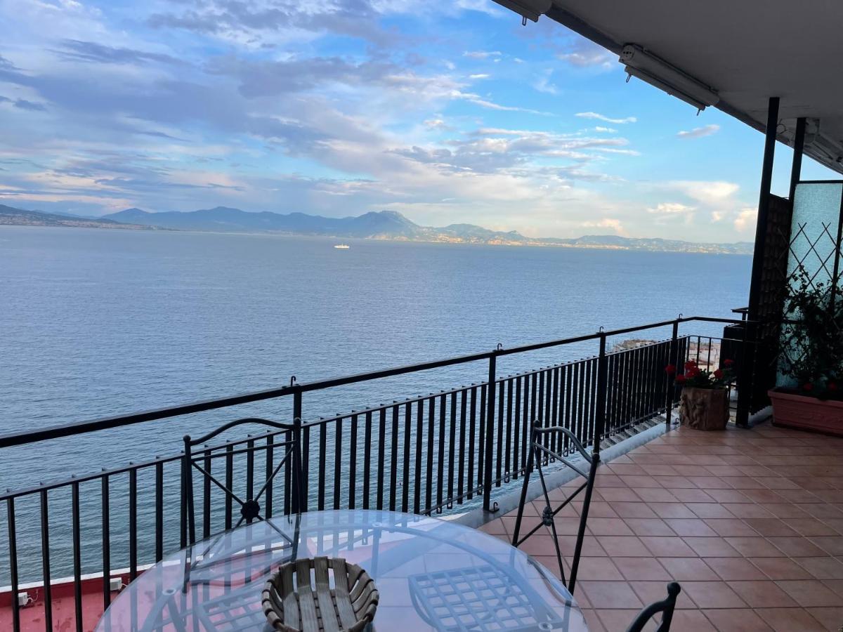 شقة Panoramico A Posillipo نابولي المظهر الخارجي الصورة