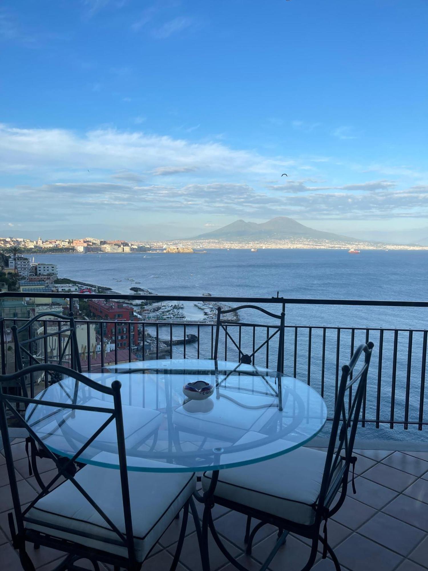 شقة Panoramico A Posillipo نابولي المظهر الخارجي الصورة